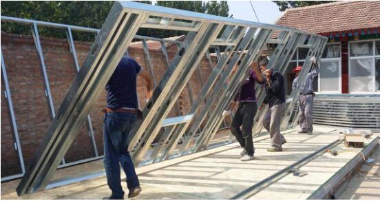 墻體拼裝完成先放在一邊，等待整體組裝