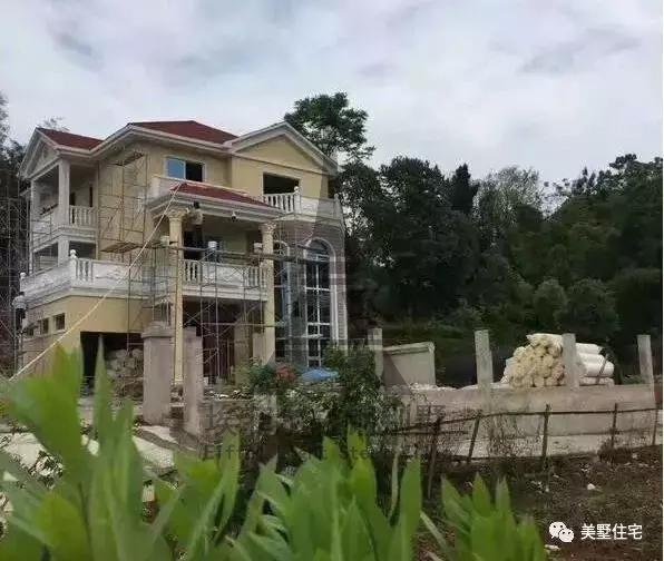實(shí)拍小伙25天建好一套輕鋼別墅,外觀好看,但沒人愿意住