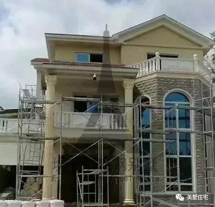 實(shí)拍小伙25天建好一套輕鋼別墅,外觀好看,但沒人愿意住